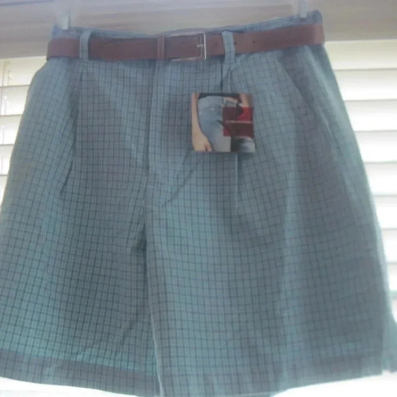 NWT GLORIA VANDERBILT Plaid Belted Shorts Size 8 - Picture 1 of 6